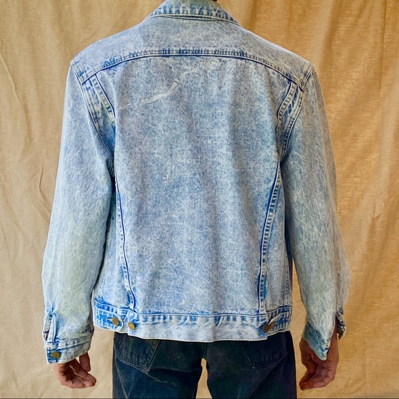 🚫SOLD🚫 Vintage GUESS Acid Wash Denim Jacket 💙 - Picture 3 of 4